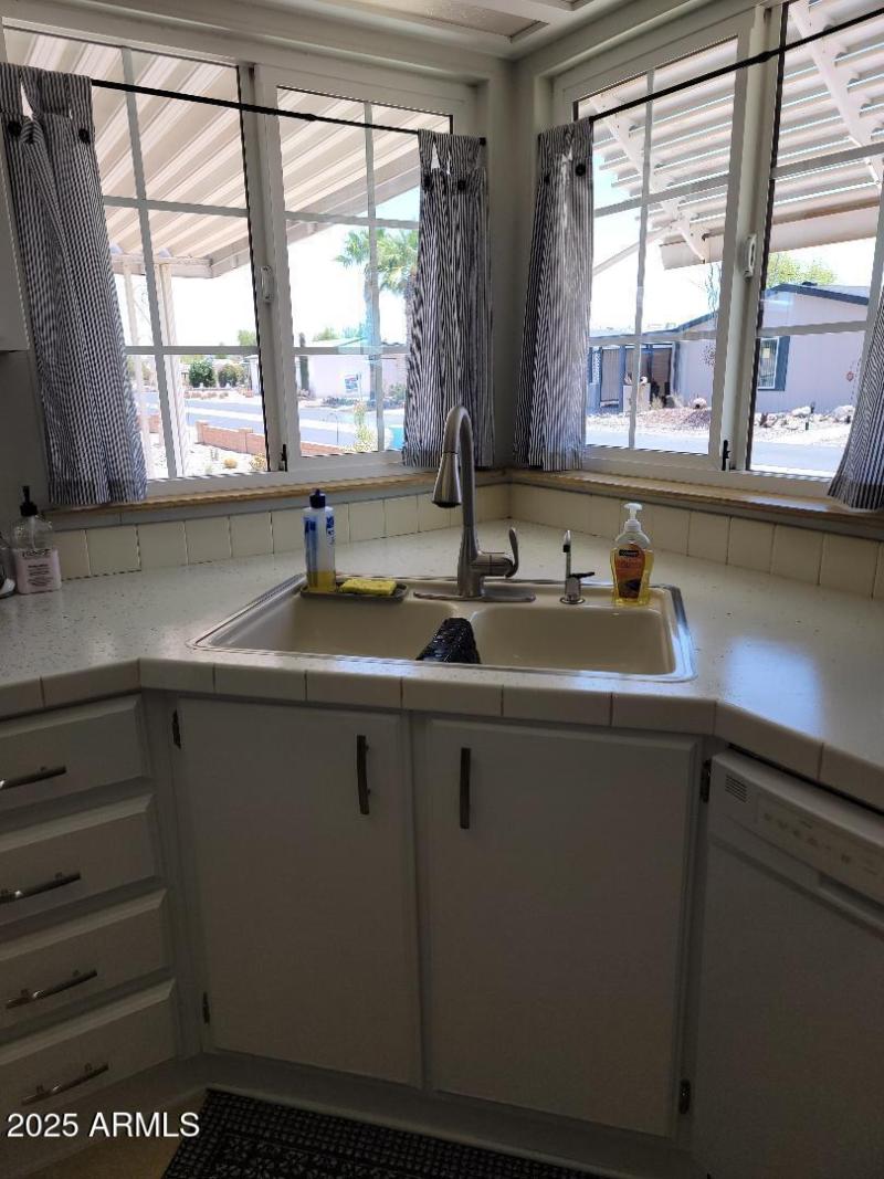 808 kitchen with corner sink