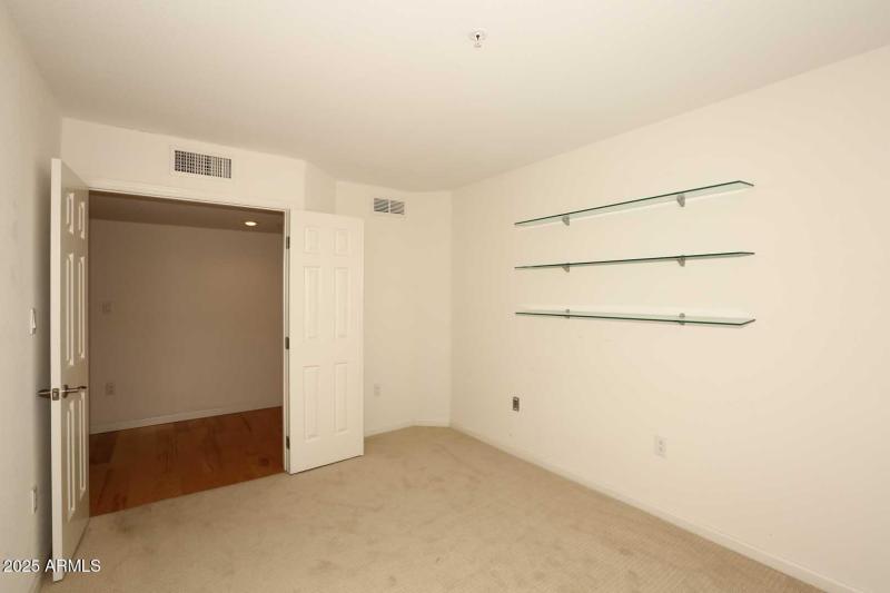 Den-Office - dbl door entry