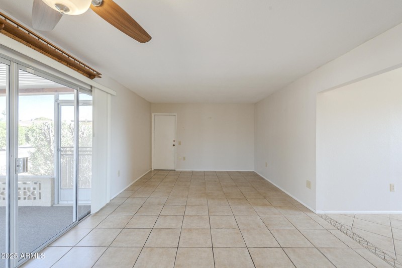 FAMILY ROOM 6