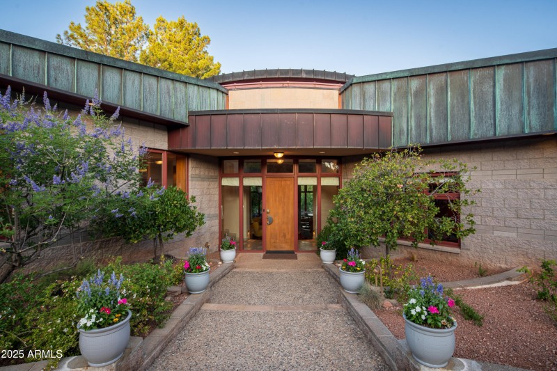 JL_80EWingDr-exteriors-02