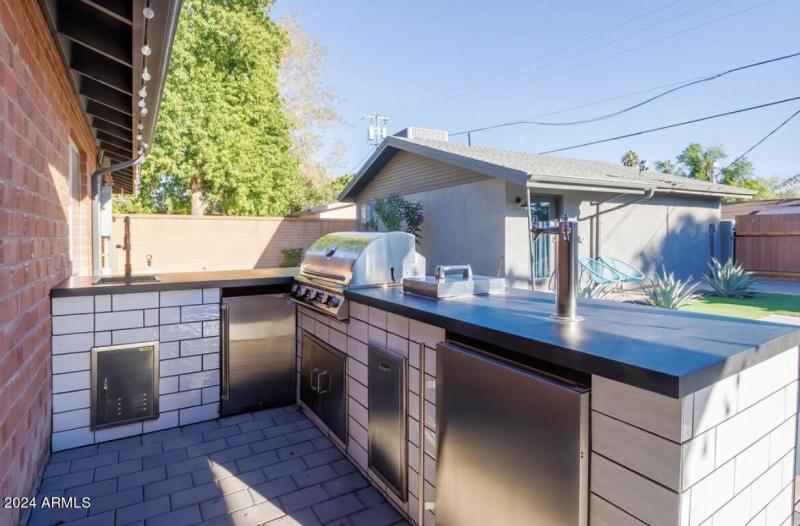 Outdoor Kitchen