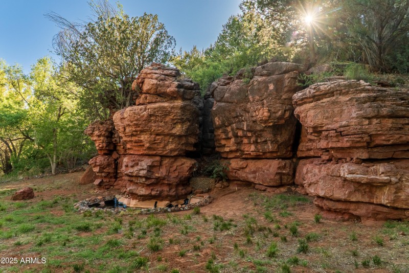 JL_80EWingDr-exteriors-20