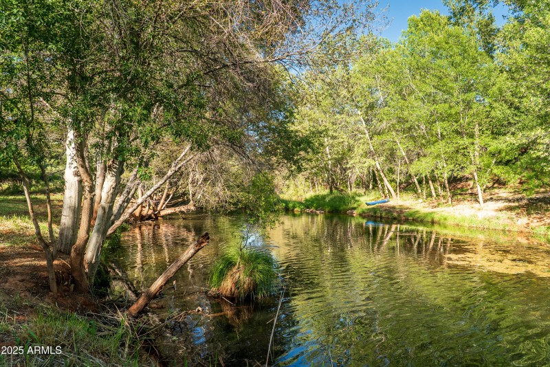 JL_80EWingDr-exteriors-22