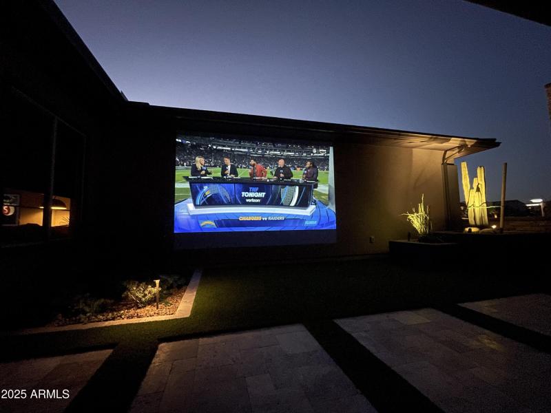 Enjoy Games in the Courtyard