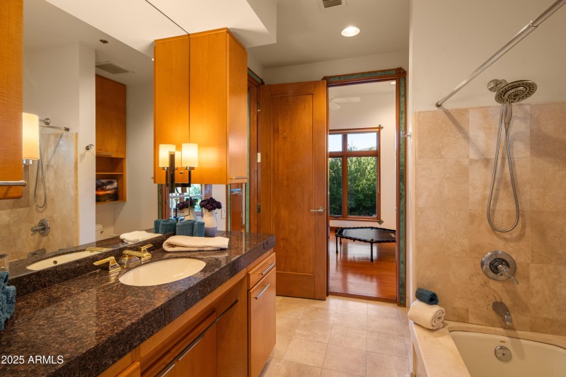 JL_80EWingDr-interiors-Bedrooms-07