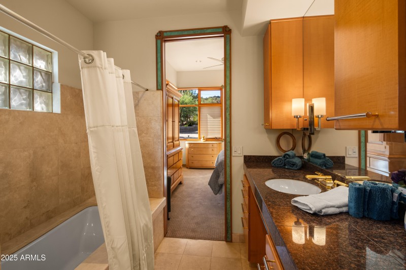 JL_80EWingDr-interiors-Bedrooms-08