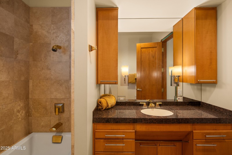 JL_80EWingDr-interiors-Bedrooms-16