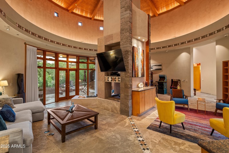 JL_80EWingDr-interiors-CommonAreas-03