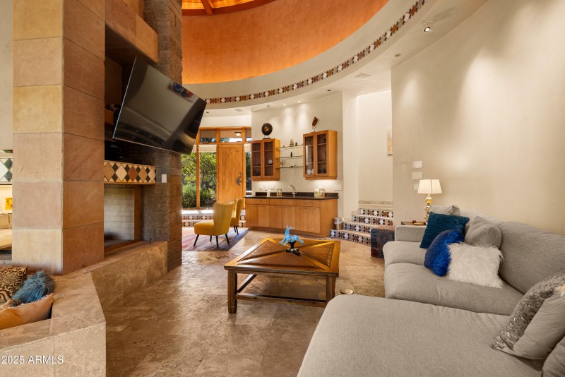 JL_80EWingDr-interiors-CommonAreas-04