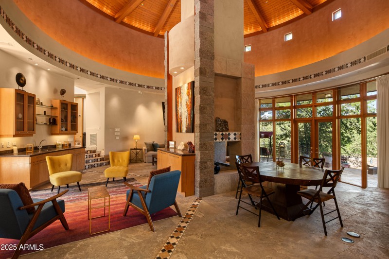 JL_80EWingDr-interiors-CommonAreas-06