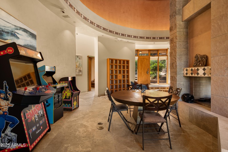 JL_80EWingDr-interiors-CommonAreas-07