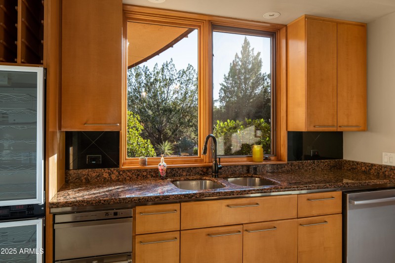 JL_80EWingDr-interiors-CommonAreas-14