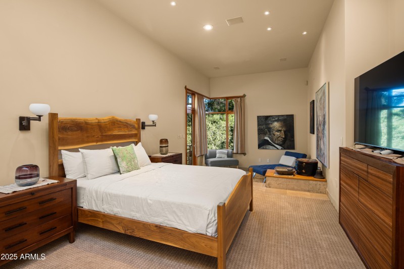 JL_80EWingDr-interiors-PrimarySuite-02_4