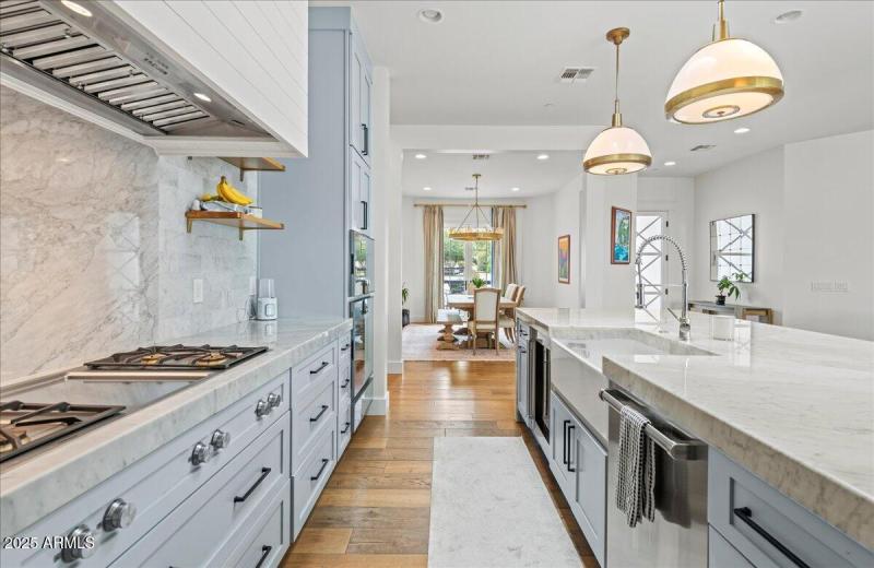 09-4569 E Lafayette Blvd 09