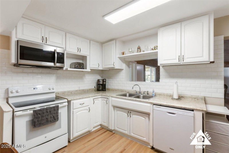 11-1644 N 43rd St
