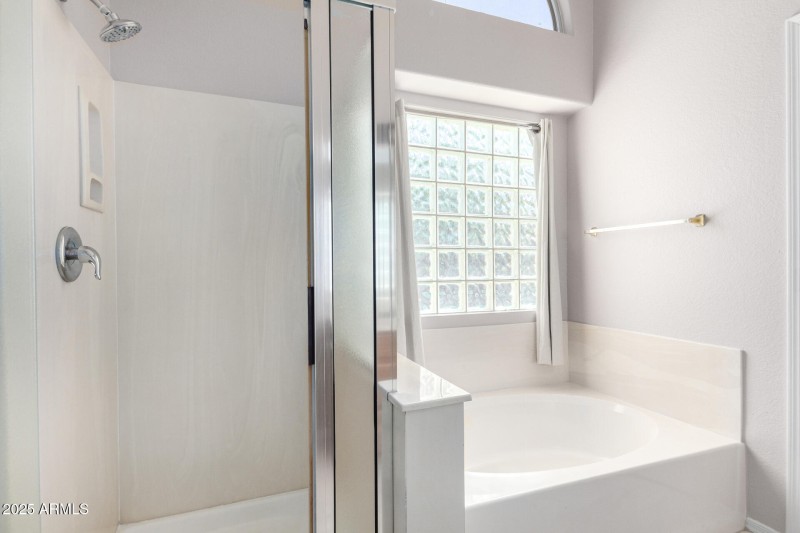 SEPARATE TUB & SHOWER