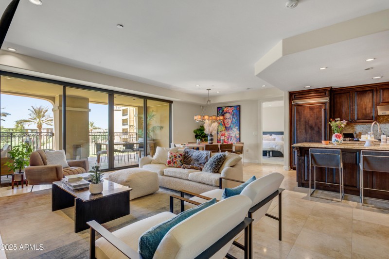 06-Living Room