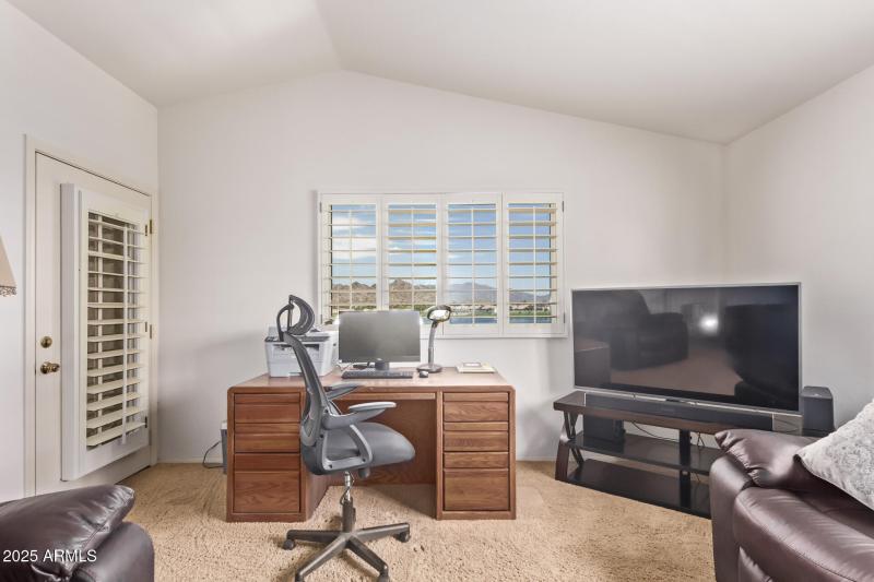 Bonus room w/door to balcony