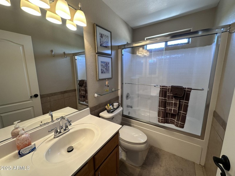 Guest Bathroon - 2nd Level