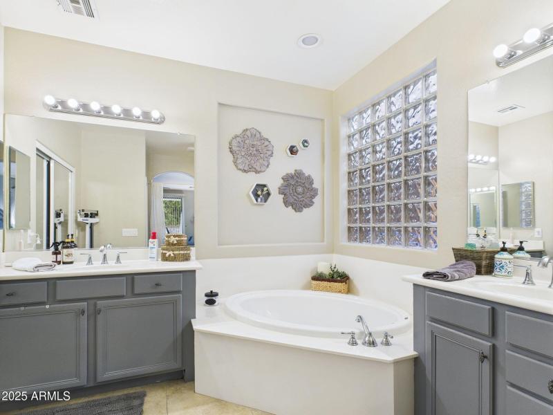 17-web-or-mls-CAM03379G0-PR0138-STILL017