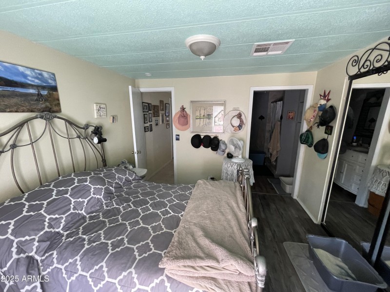 17 Master bedroom