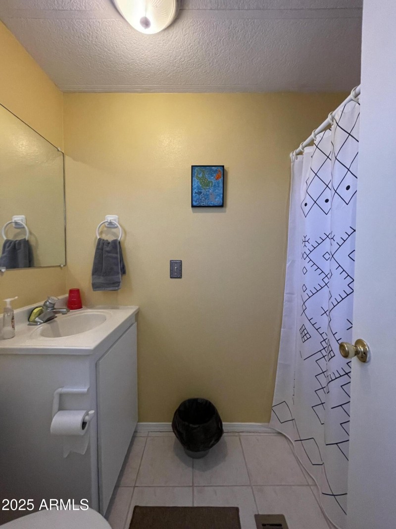 22 Guest bath