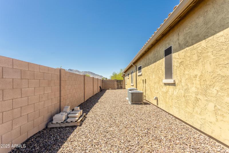 12' Side Yard with RV Gate