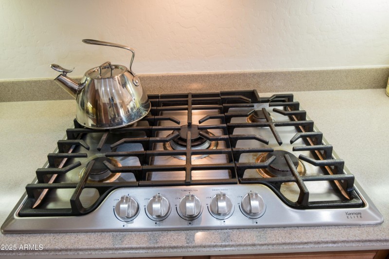 Gas cooktop