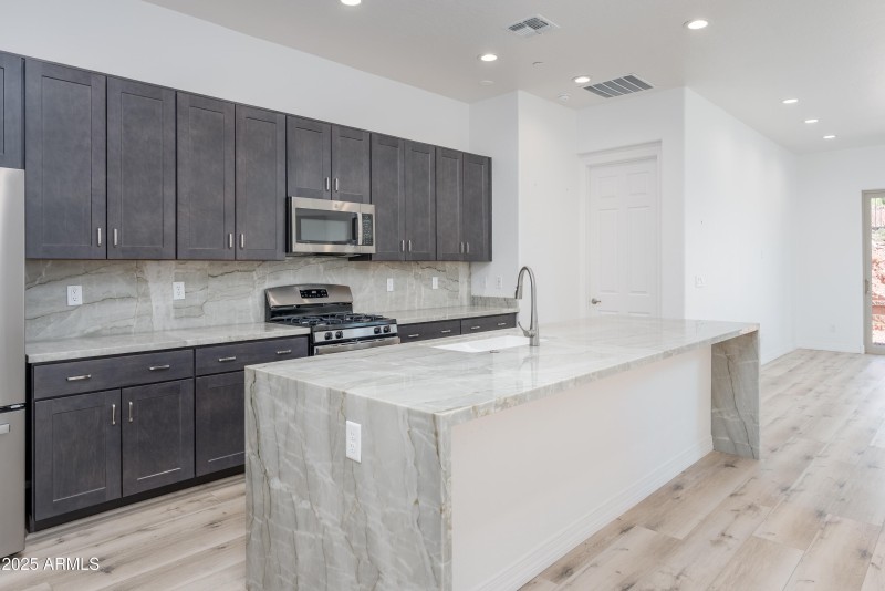 Large Island With Seating