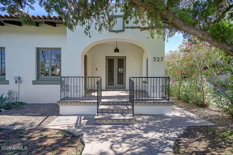 529 Entry Patio