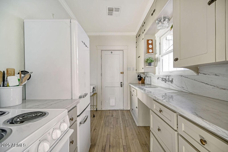 529 Kitchen