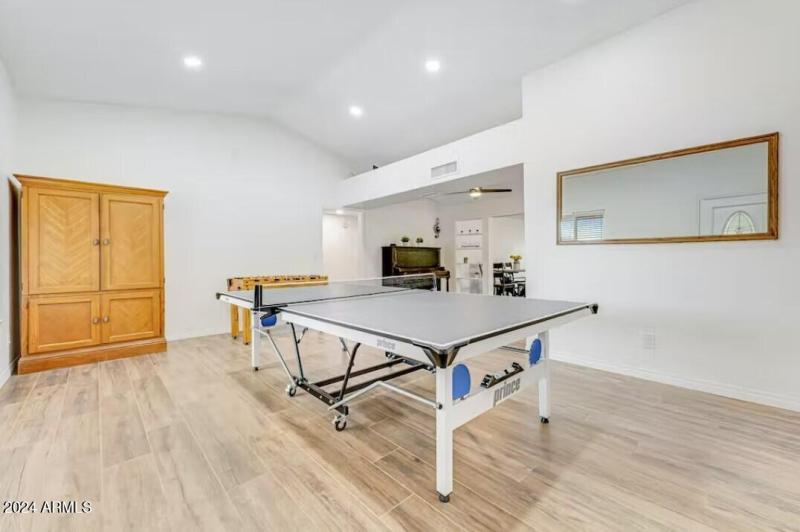 Entry ping pong table