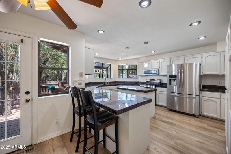 5460KnottinghamLn-WagonWheel-AZ-11