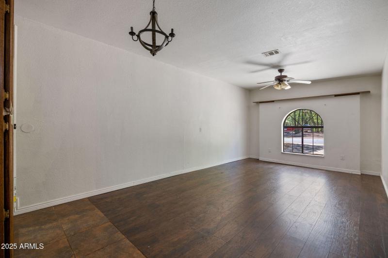 5460KnottinghamLn-WagonWheel-AZ-17