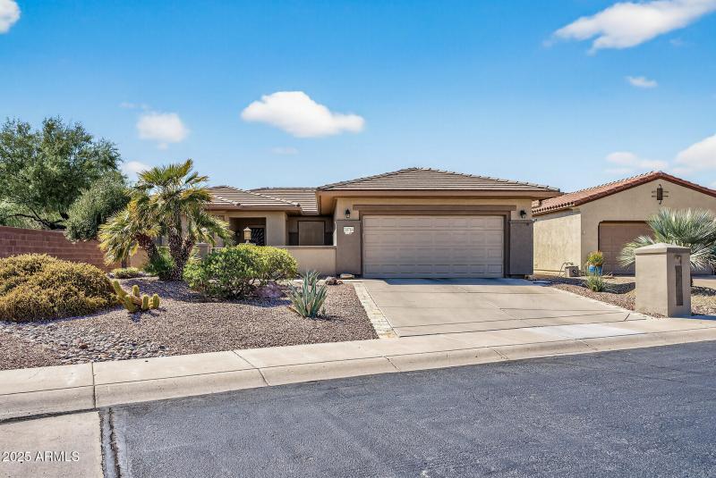 Front w/vacation mailbox