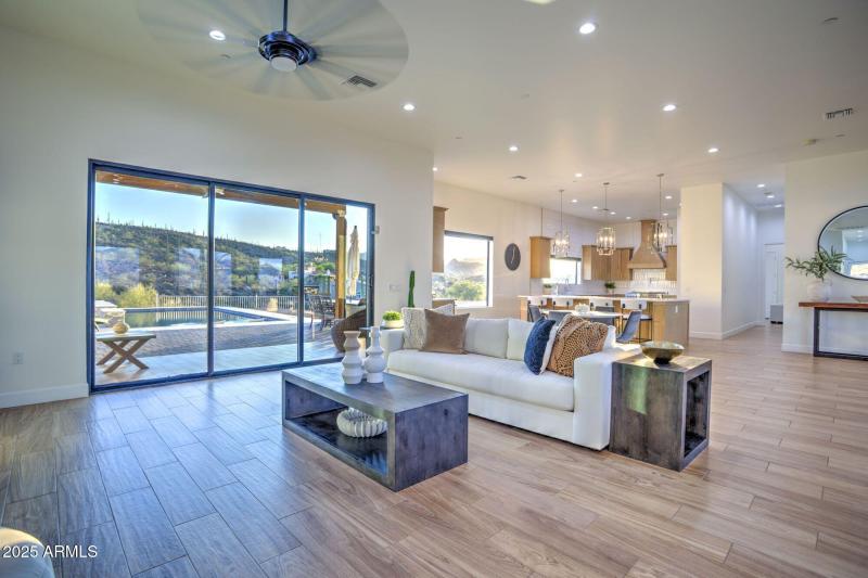 18 Sitting area and Kitchen