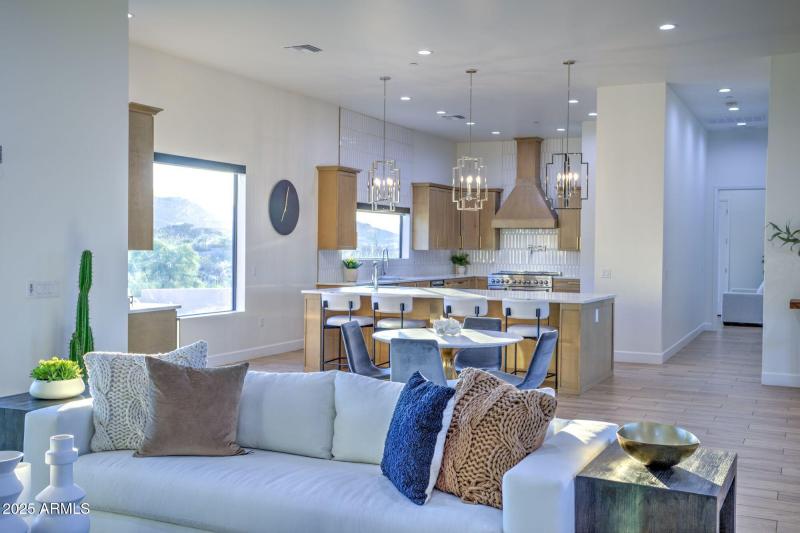 20 Additional dinette area and wet bar