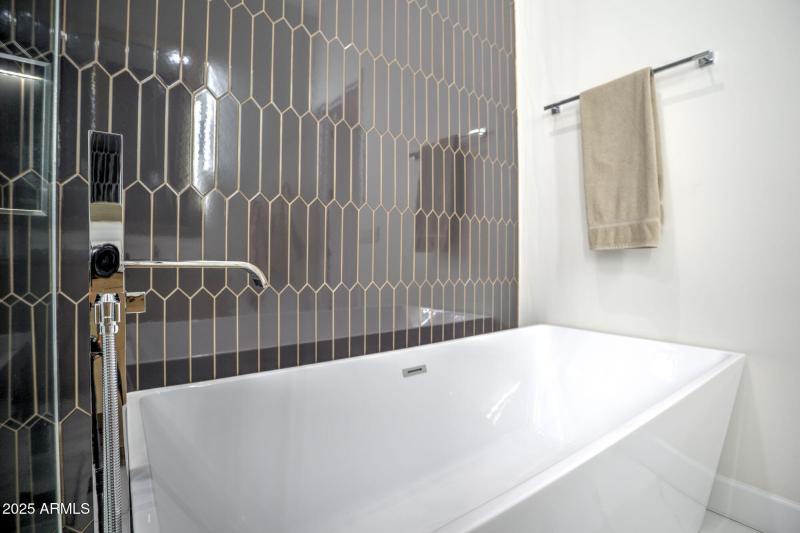 37 Freestanding Soaking Tub