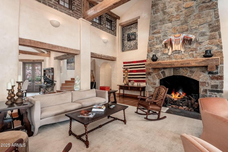 Living room with Fireplace