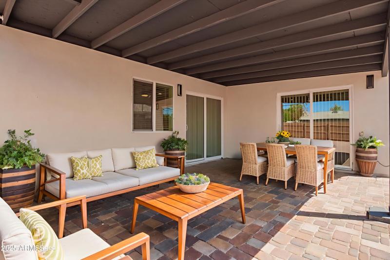 36-Howe - Outdoor - Standard - 3