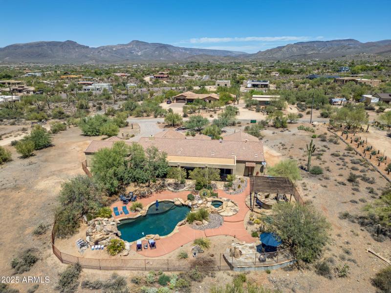 Mountain Views in all directions