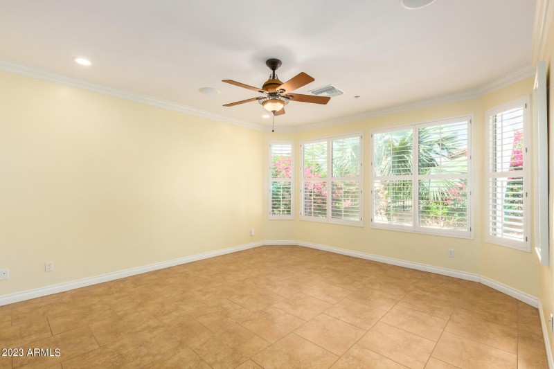 11PrimaryBedroom