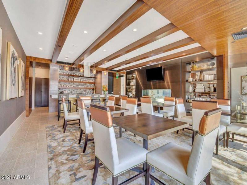 20180815222608299384000000-o