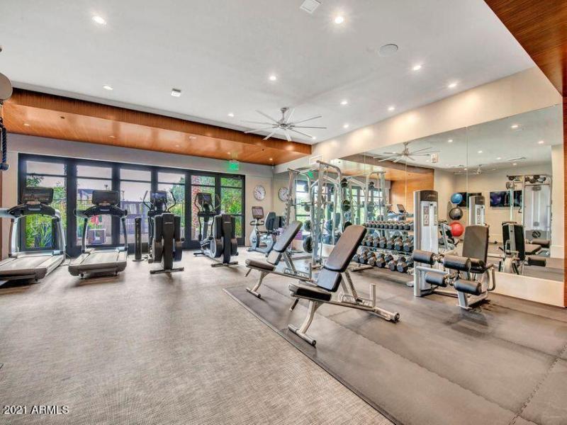 20180817222645976335000000-o