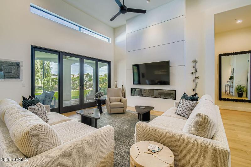 032 - 11 Living Room