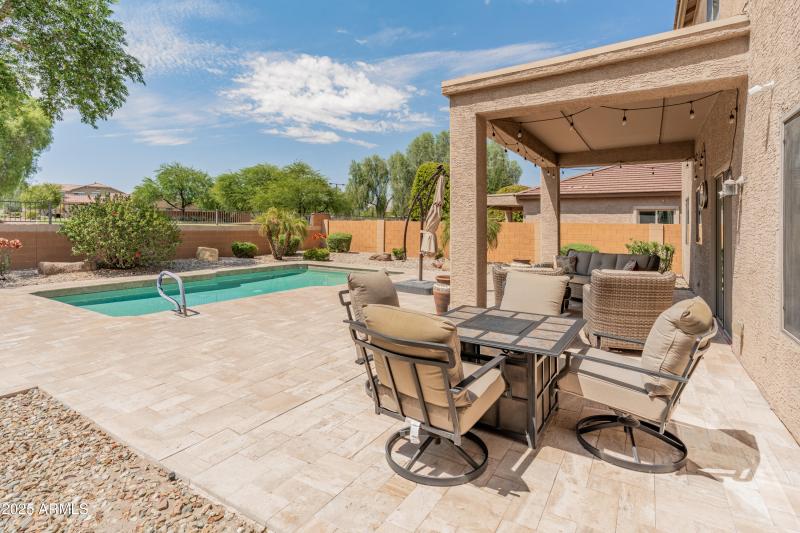 26011 W Tonopah Dr-13