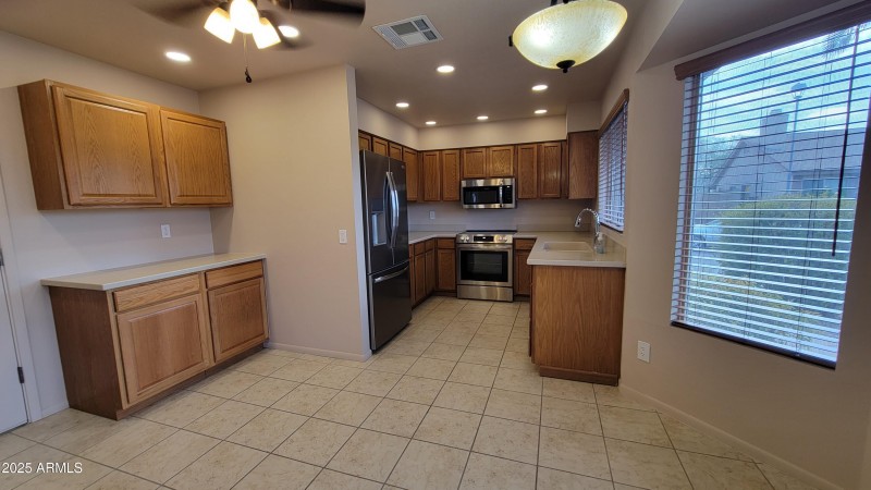 Eat-in kitchen