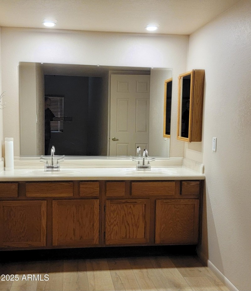 Master vanity