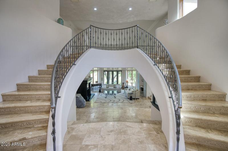 Foyer w/Grand Staircase