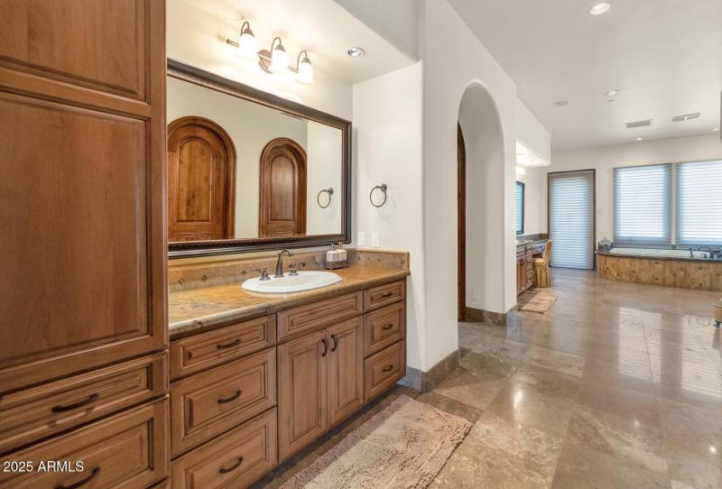 6730 E Sunnyvale Rd-large-032-019-6730 E